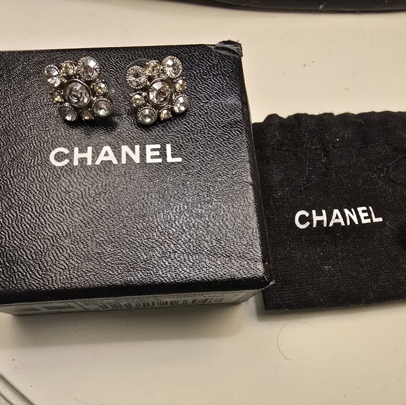 Chanel Holiday 2012 Silver Tone and Rinestone Earings with Centered CC Logo - Picture 6 of 7